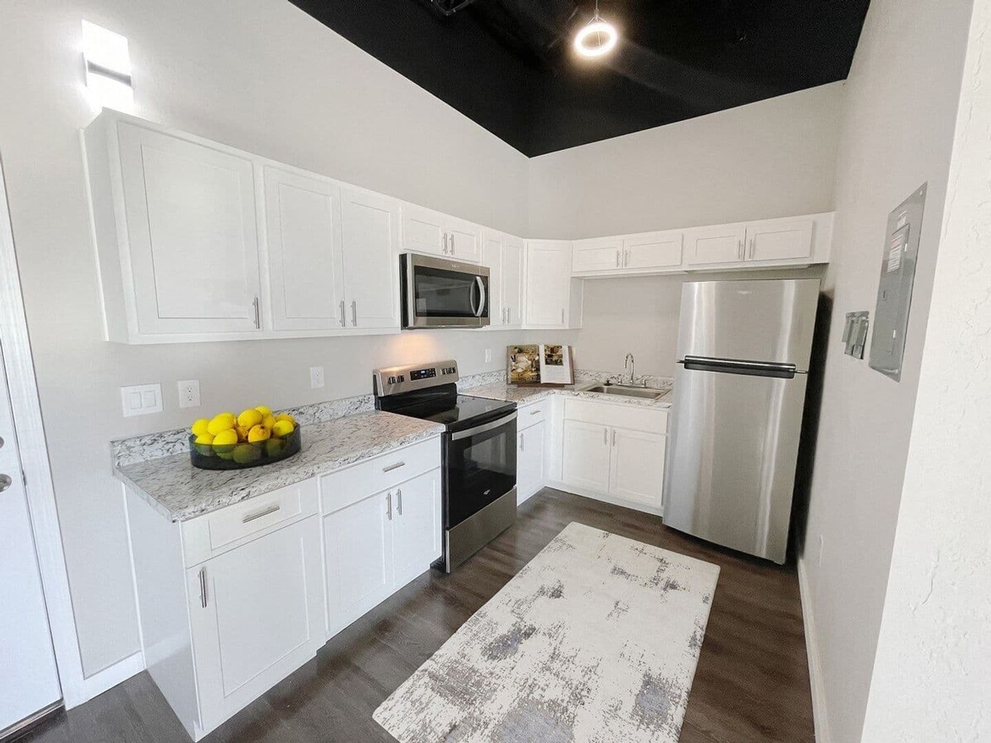 Phoenix Apartment: 2420 W Thomas Rd - 241