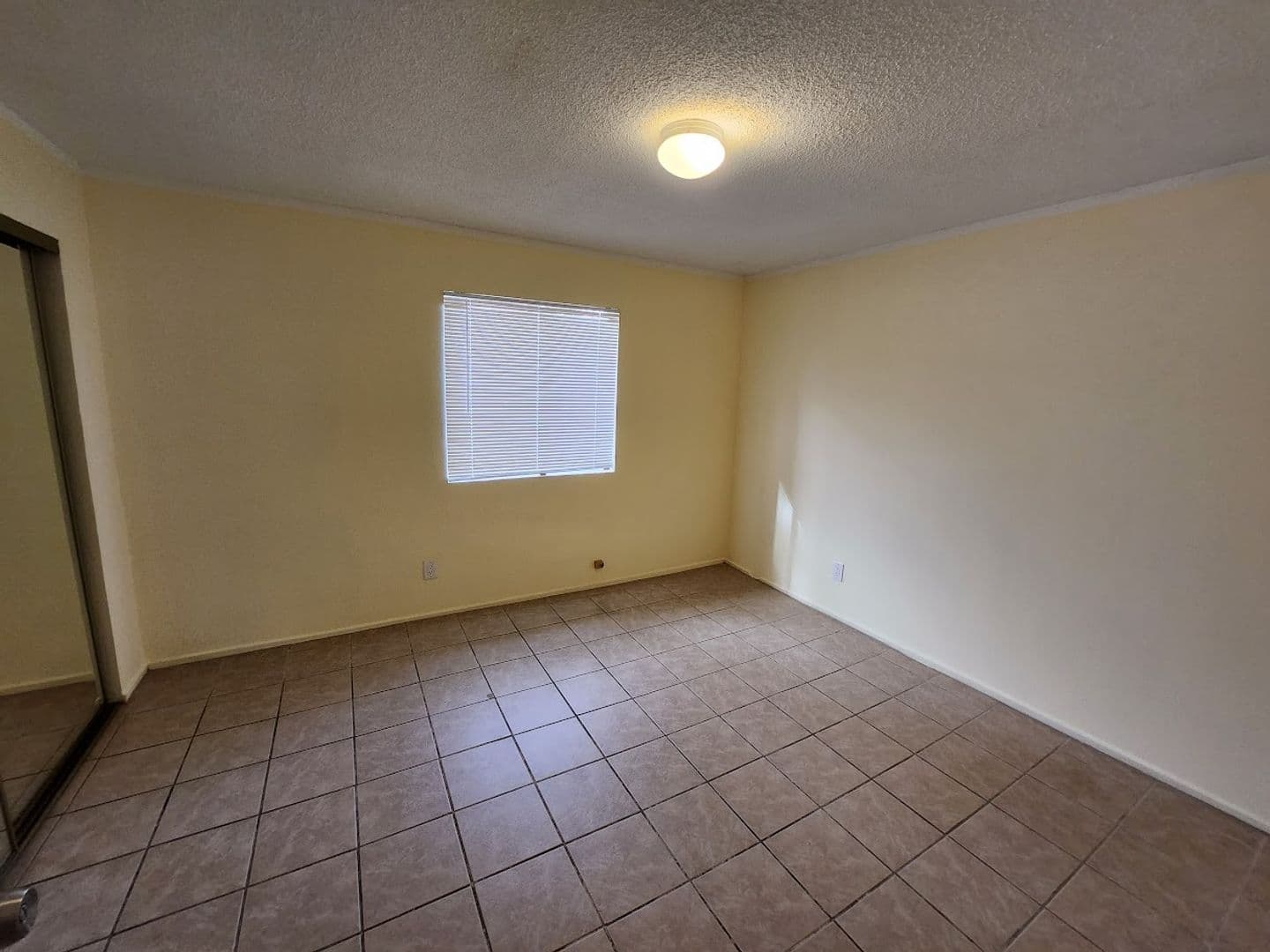 Phoenix Apartment: 2725 E. Tierra Buena Ln