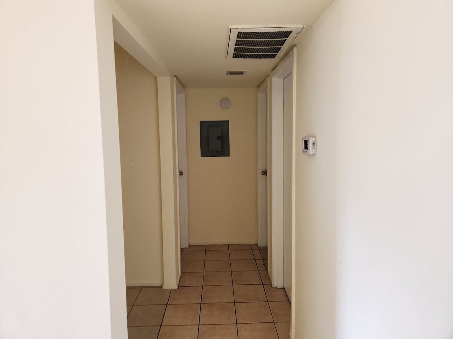 Phoenix Apartment: 2725 E. Tierra Buena Ln