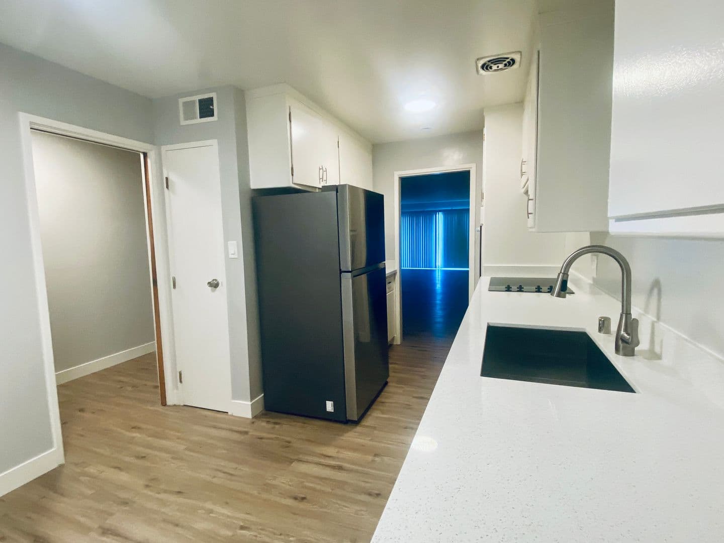 Oakland Apartment: 1420 Lakeshore Ave