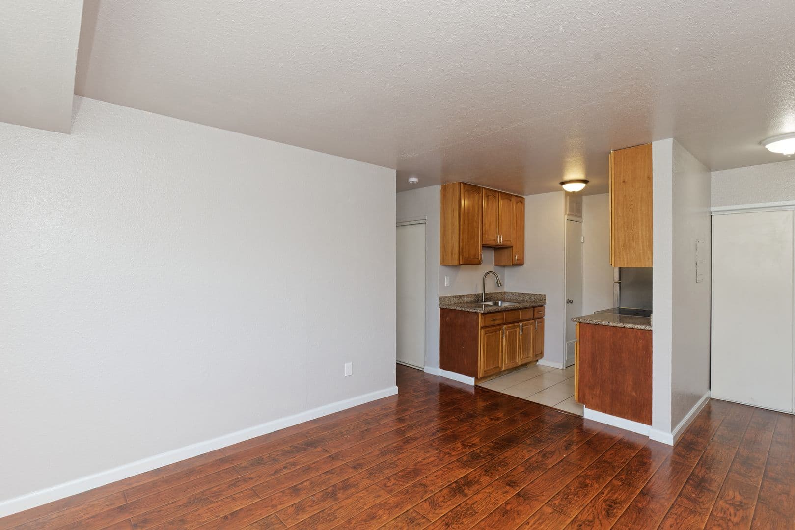 Oakland Apartment: 3024 Fruitvale Ave