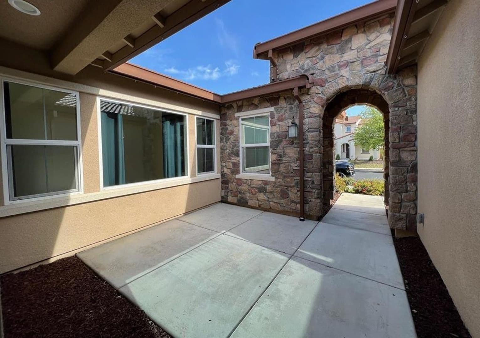 Brentwood House: 635 Auburn Way