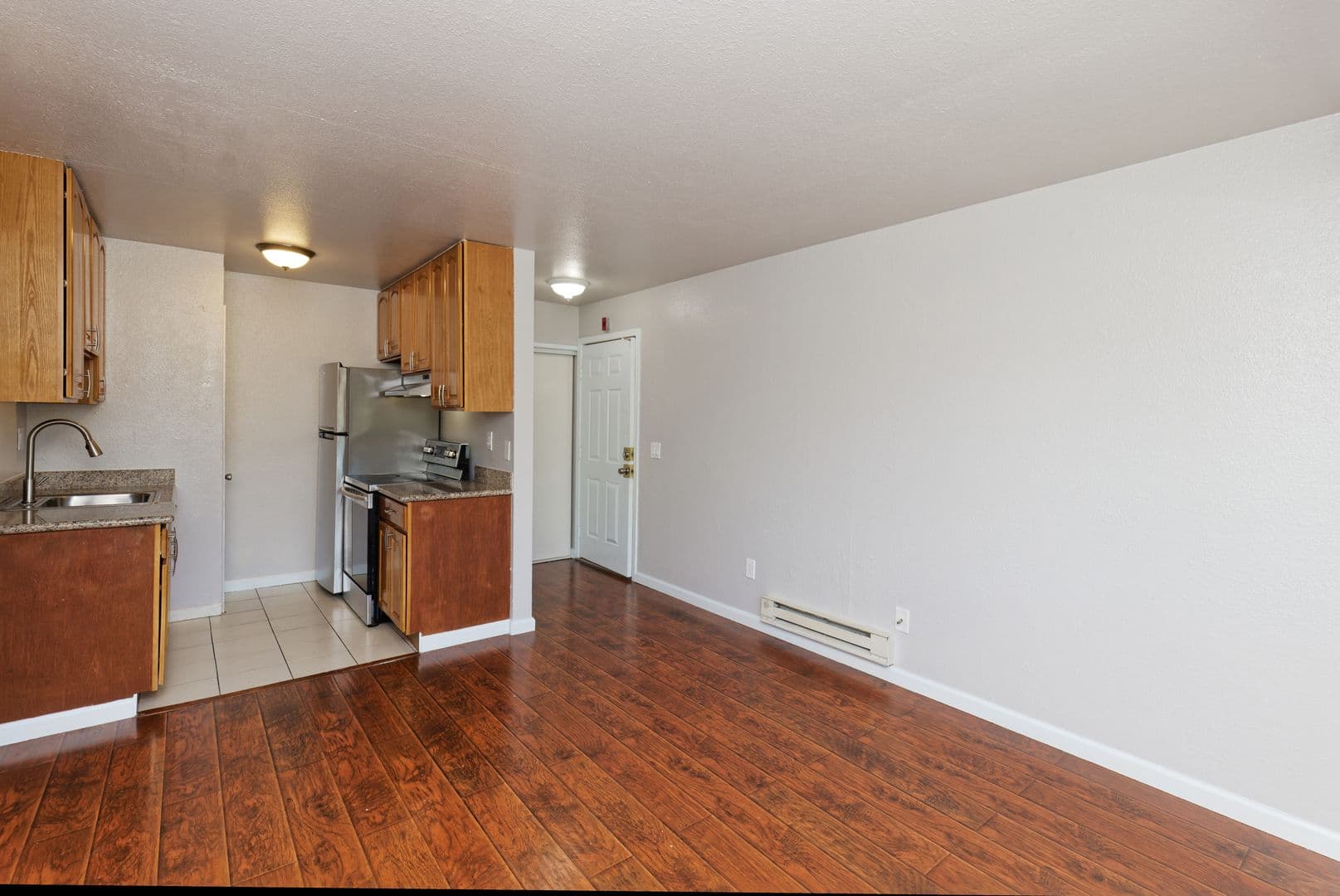 Oakland Apartment: 3024 Fruitvale Ave