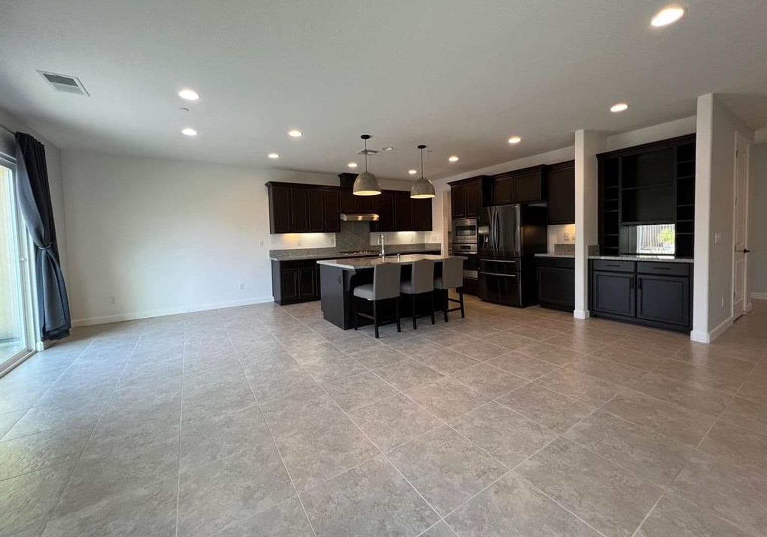 Brentwood House: 635 Auburn Way
