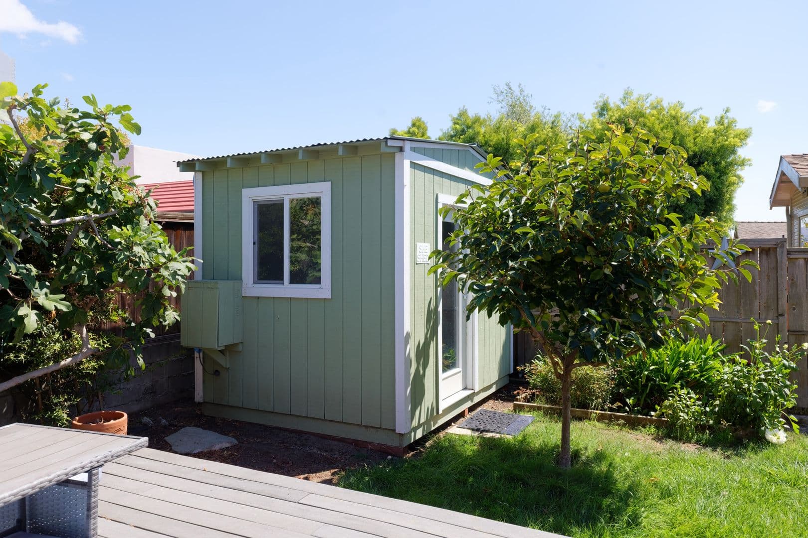 Oakland House: 5352 Walnut St