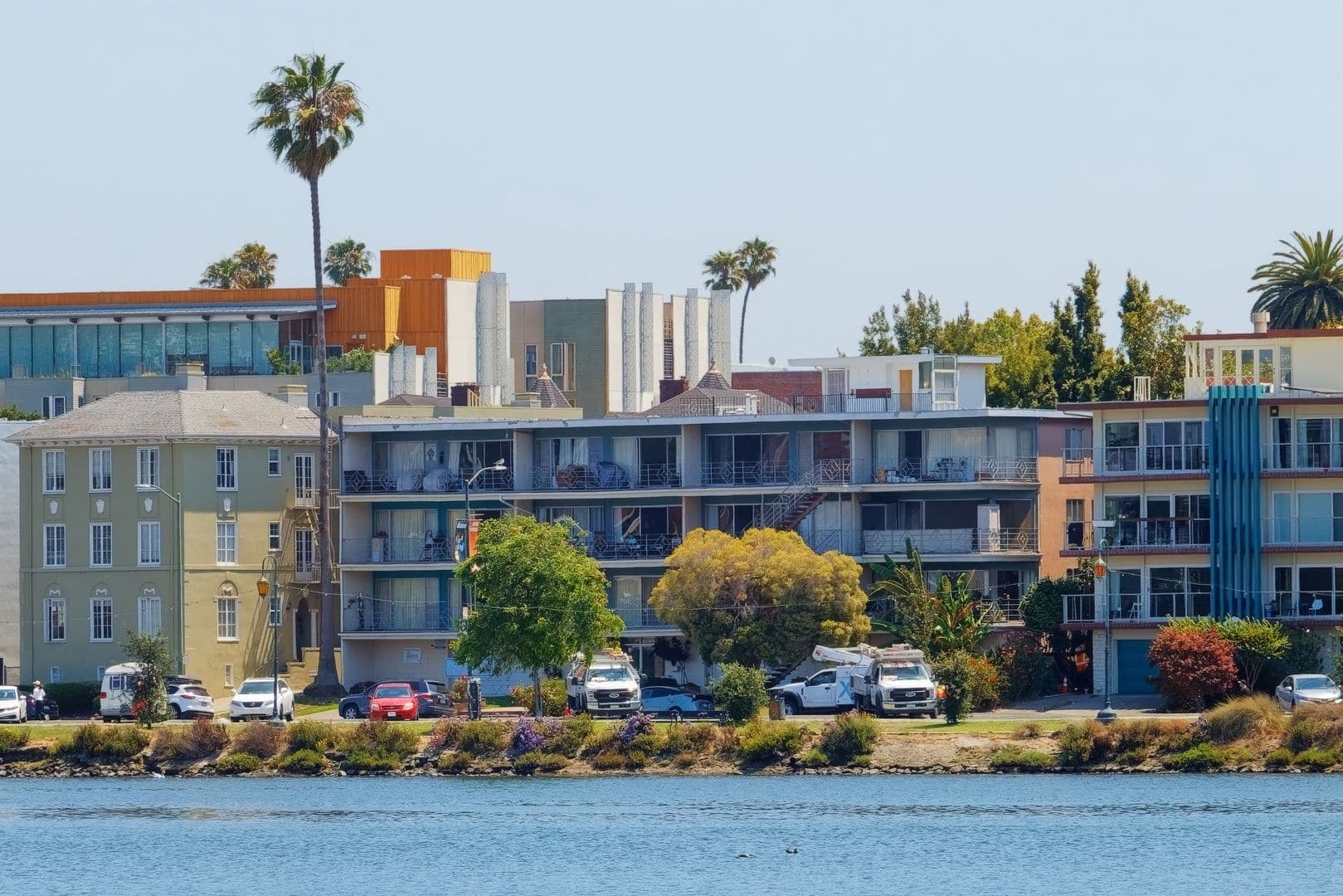 Oakland Apartment: 1420 Lakeshore Ave