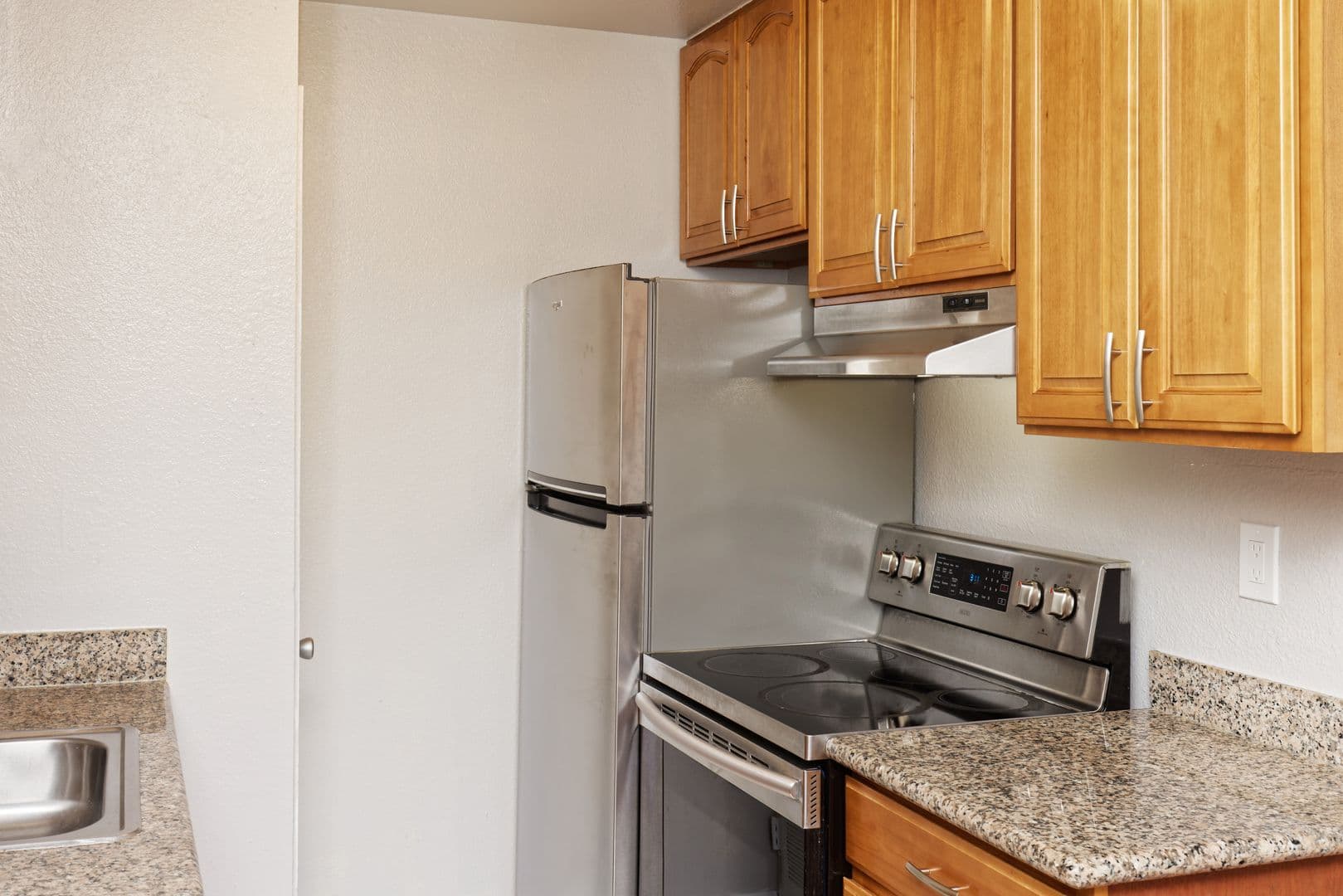 Oakland Apartment: 3024 Fruitvale Ave