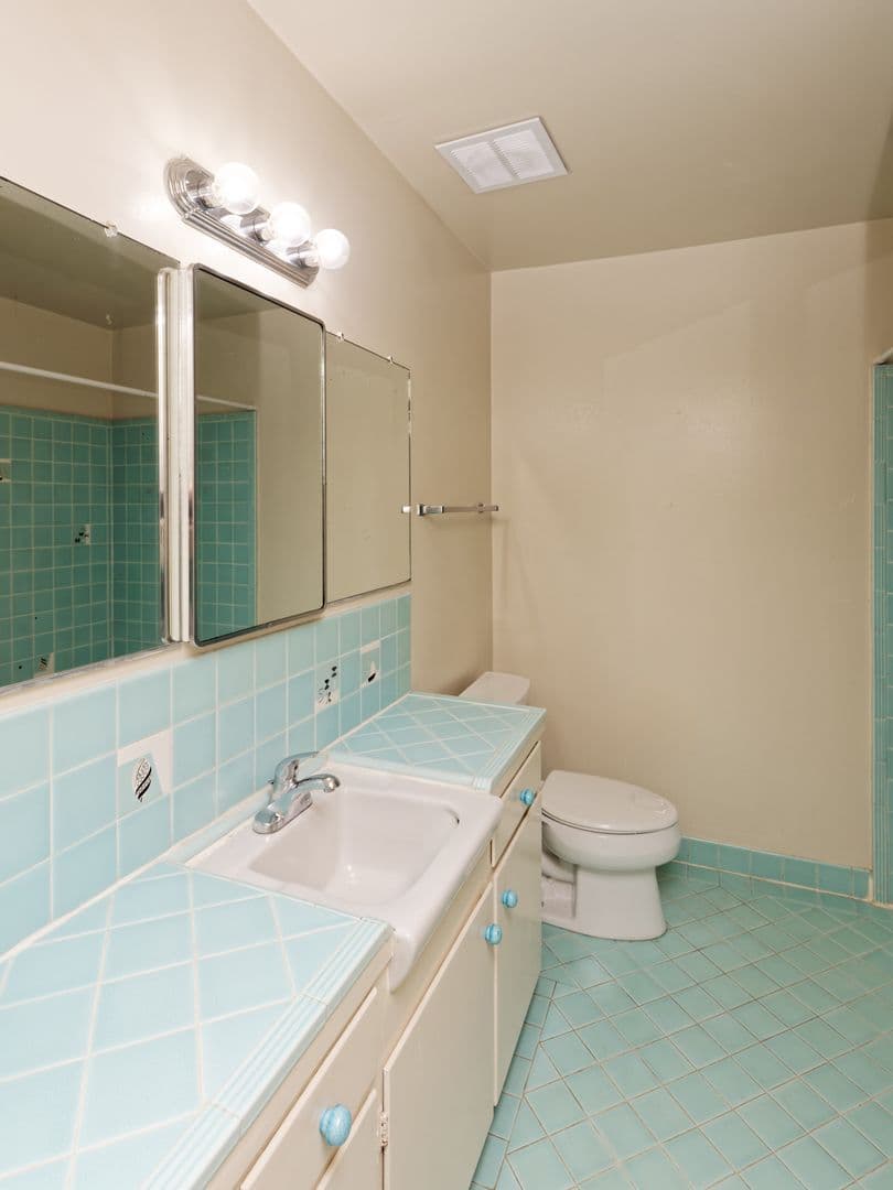 Oakland Apartment: 1420 Lakeshore Ave