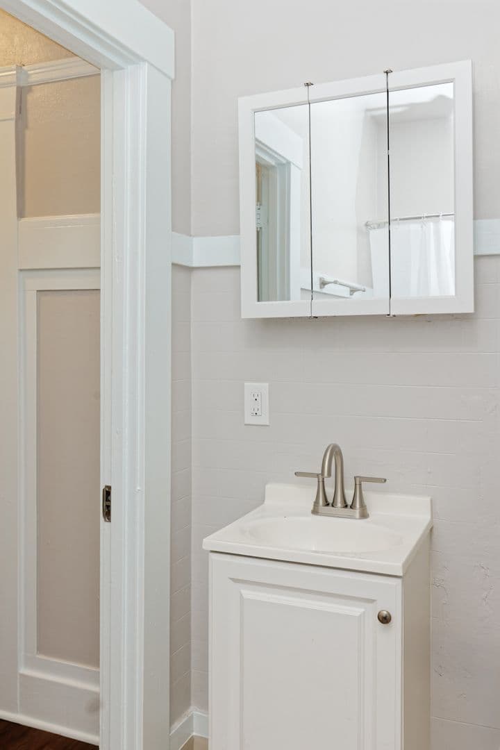 Vallejo Apartment: 807 Sutter St