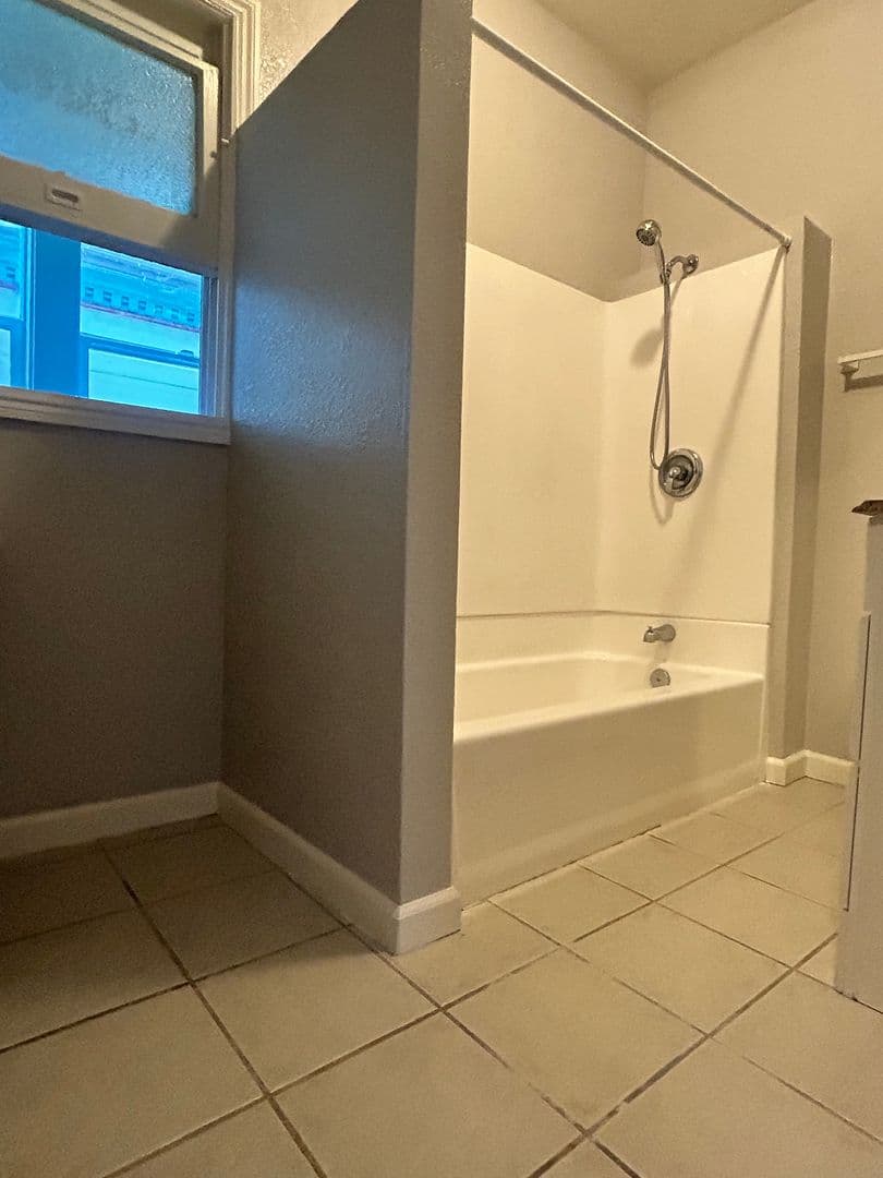 Oakland Apartment: 518 28th Street