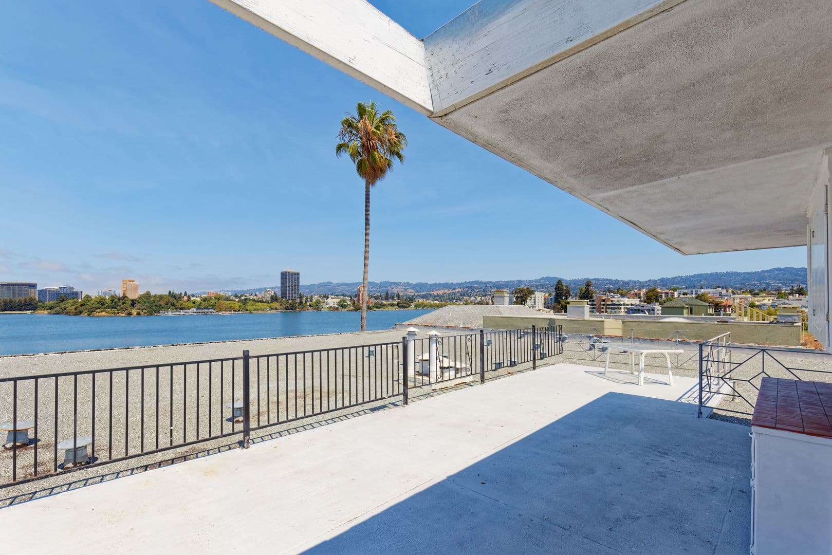 Oakland Apartment: 1420 Lakeshore Ave
