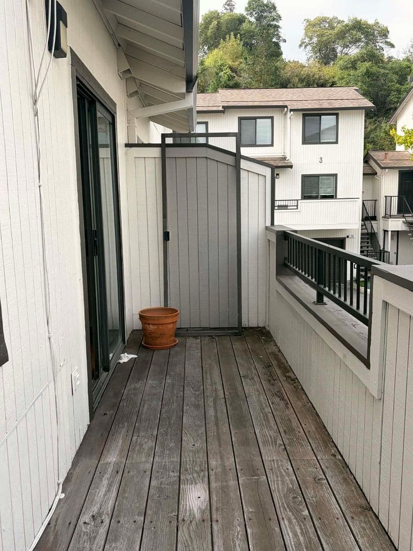 Vallejo House: 1 Frisbie St
