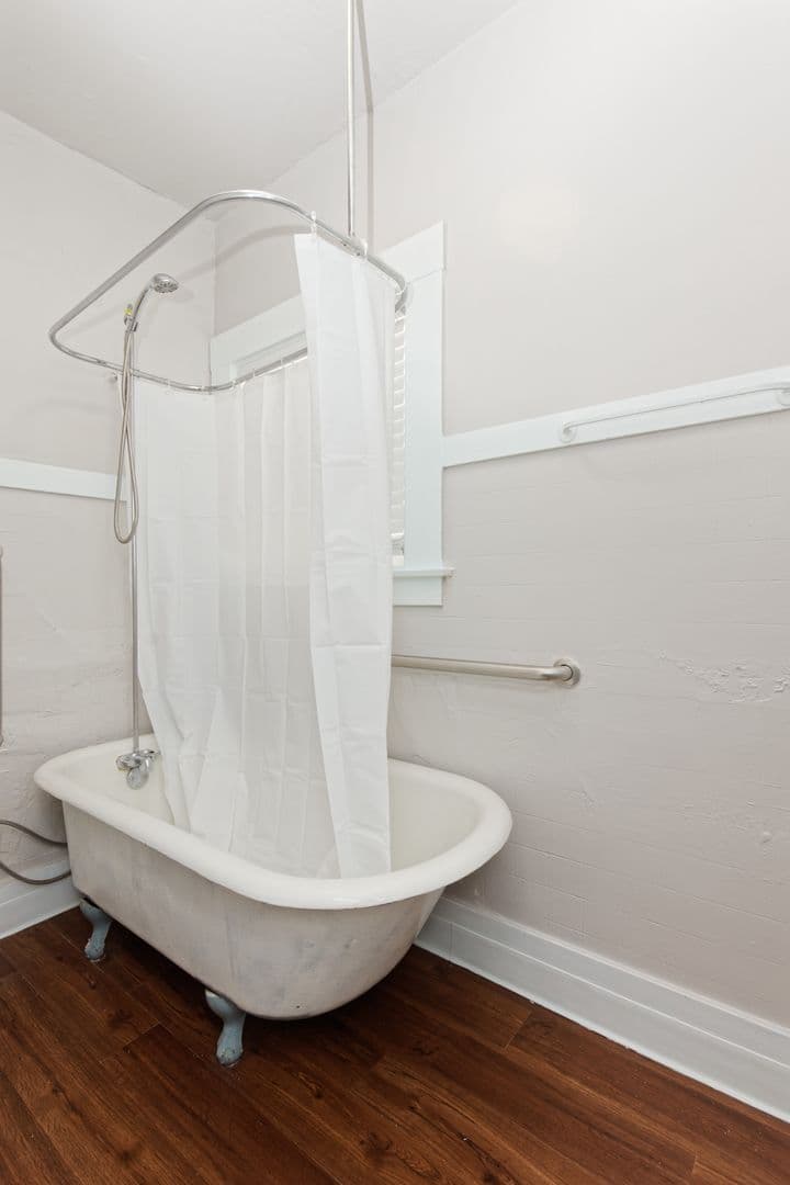 Vallejo Apartment: 807 Sutter St