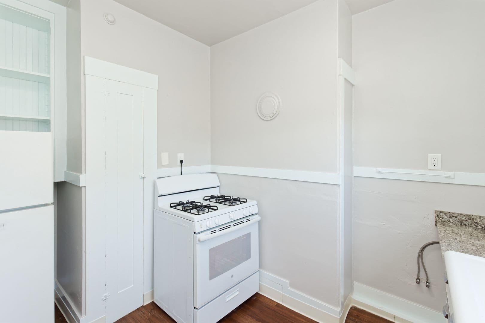 Vallejo Apartment: 807 Sutter St