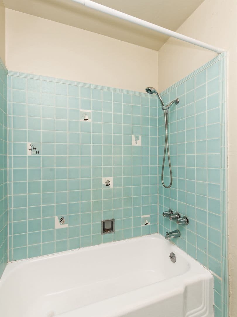 Oakland Apartment: 1420 Lakeshore Ave