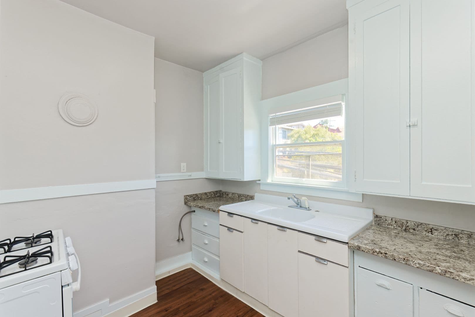 Vallejo Apartment: 807 Sutter St