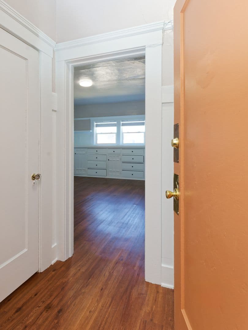 Vallejo Apartment: 807 Sutter St