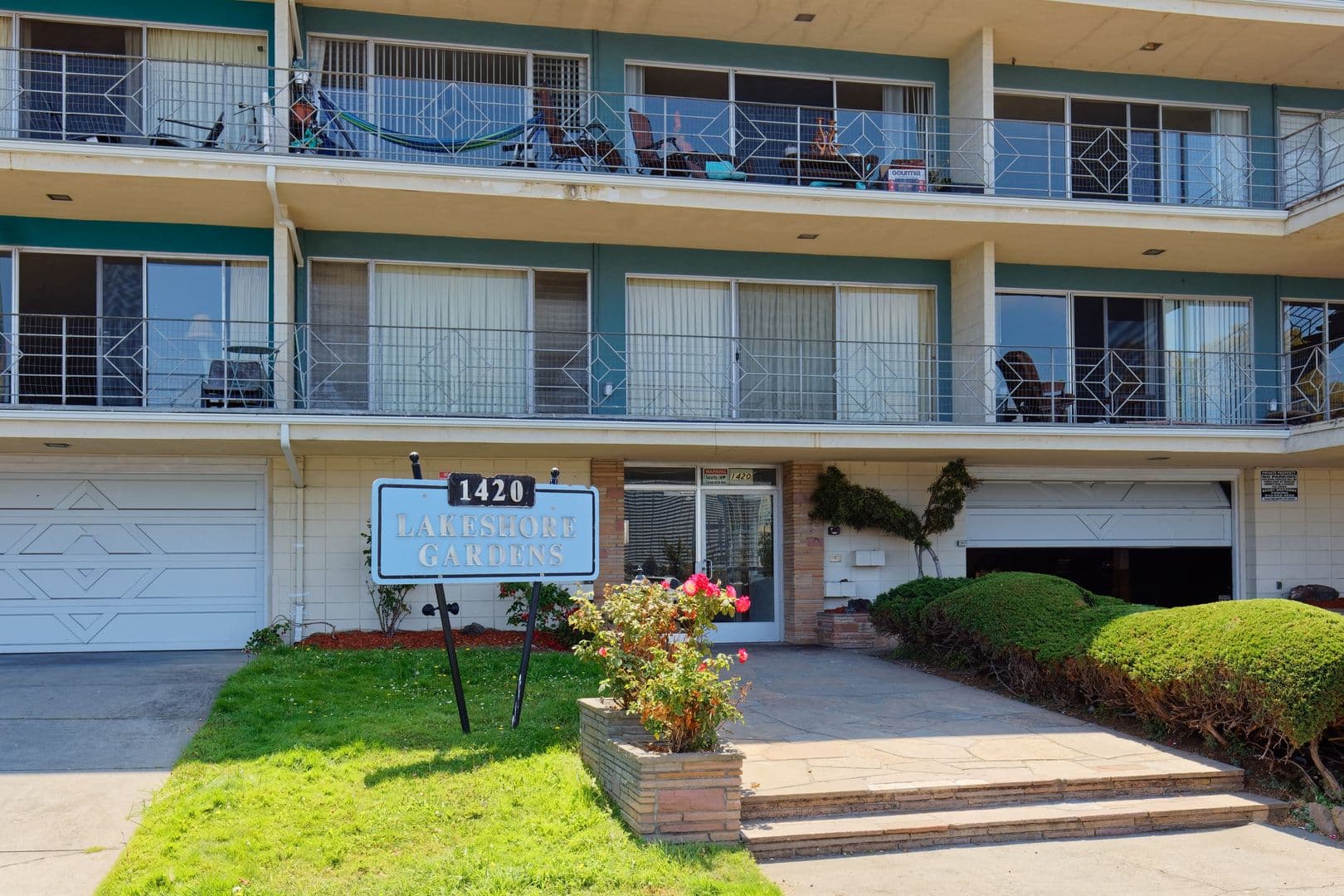 Oakland Apartment: 1420 Lakeshore Ave