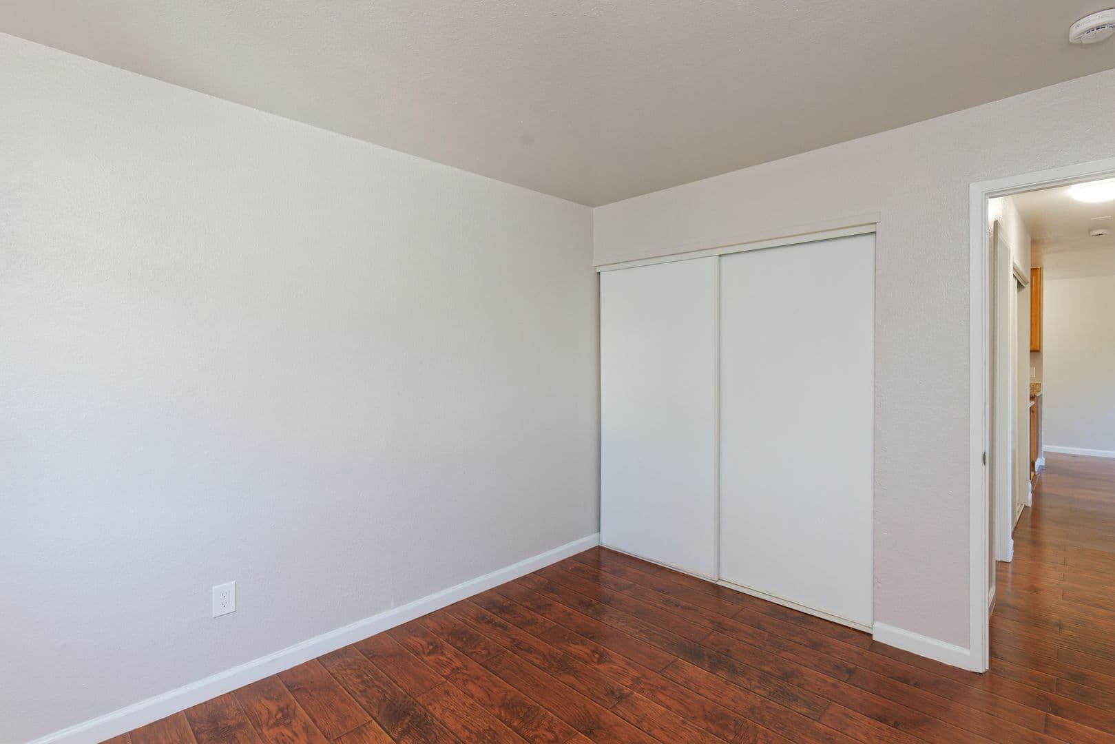 Oakland Apartment: 3024 Fruitvale Ave