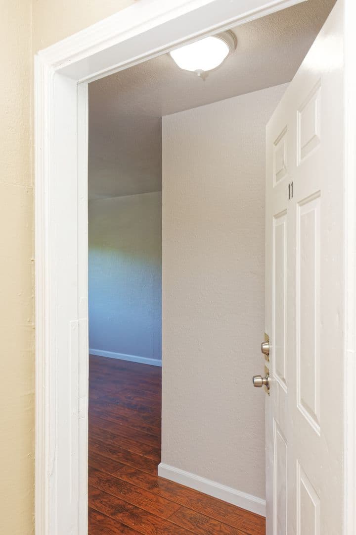 Oakland Apartment: 3024 Fruitvale Ave