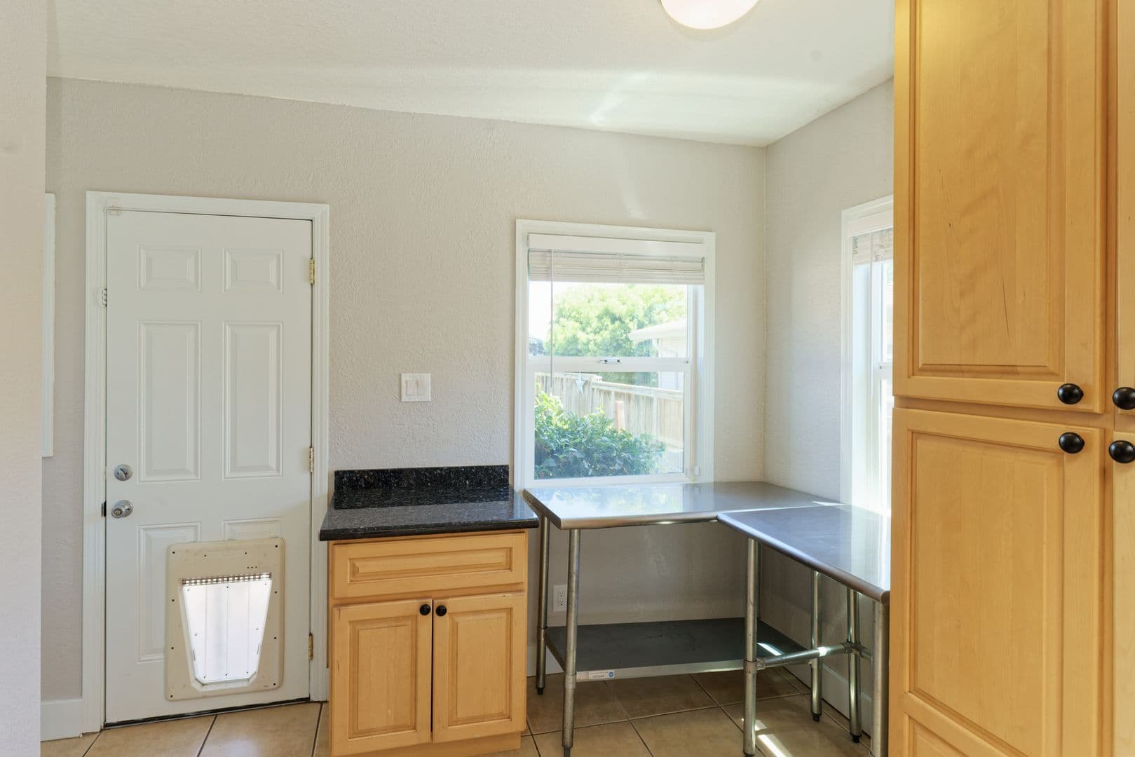 Oakland House: 5352 Walnut St