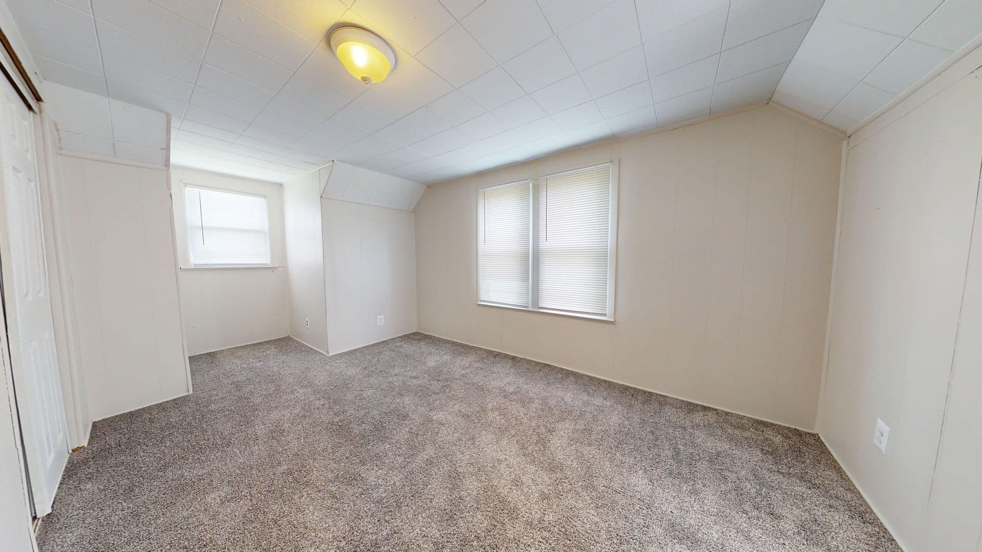 Pontiac House: 22 Ellwood St