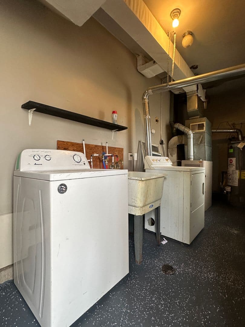 Warren Apartment: 11448 Jackson Ave