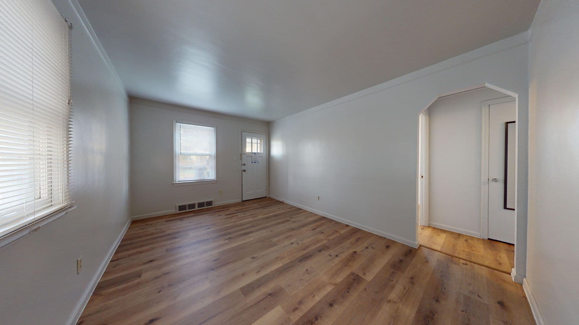 Warren Apartment: 11448 Jackson Ave