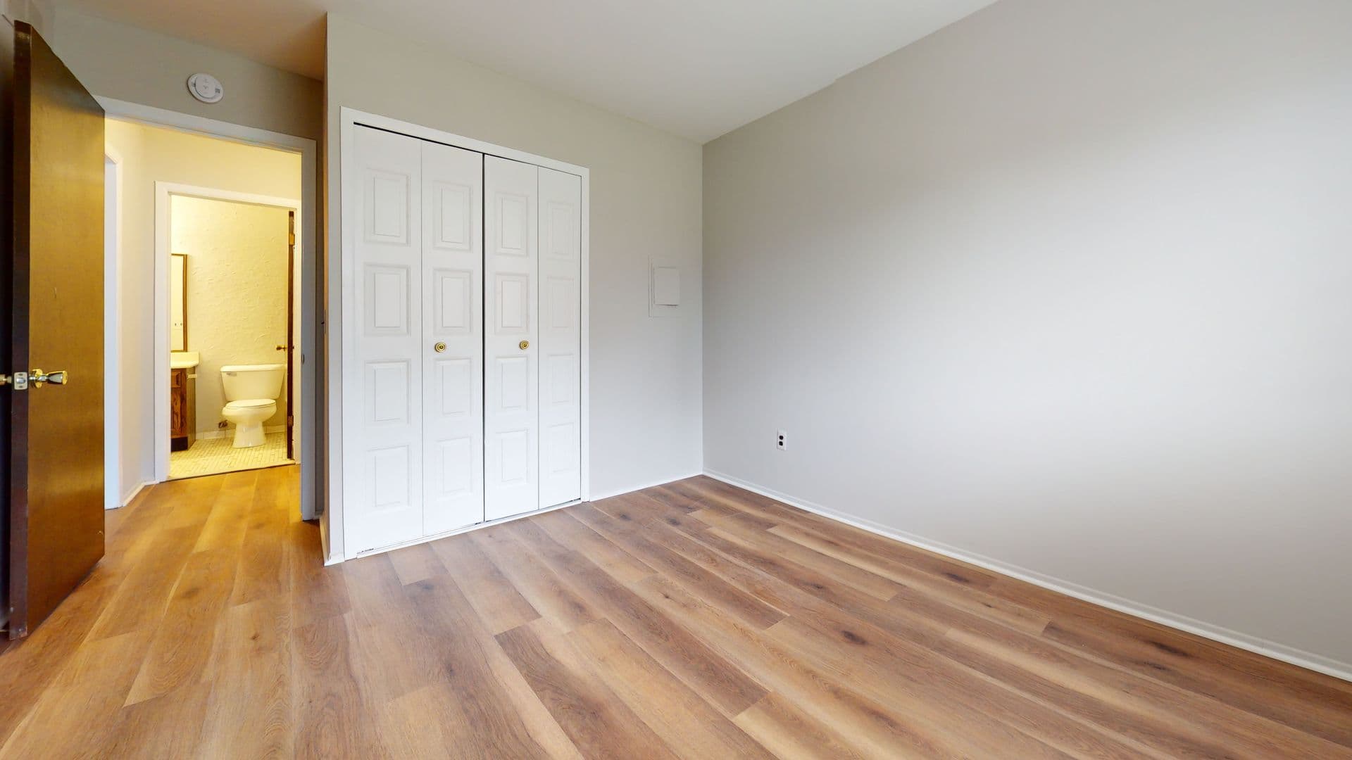 Warren House: 29125 Hayes Rd Apt 15