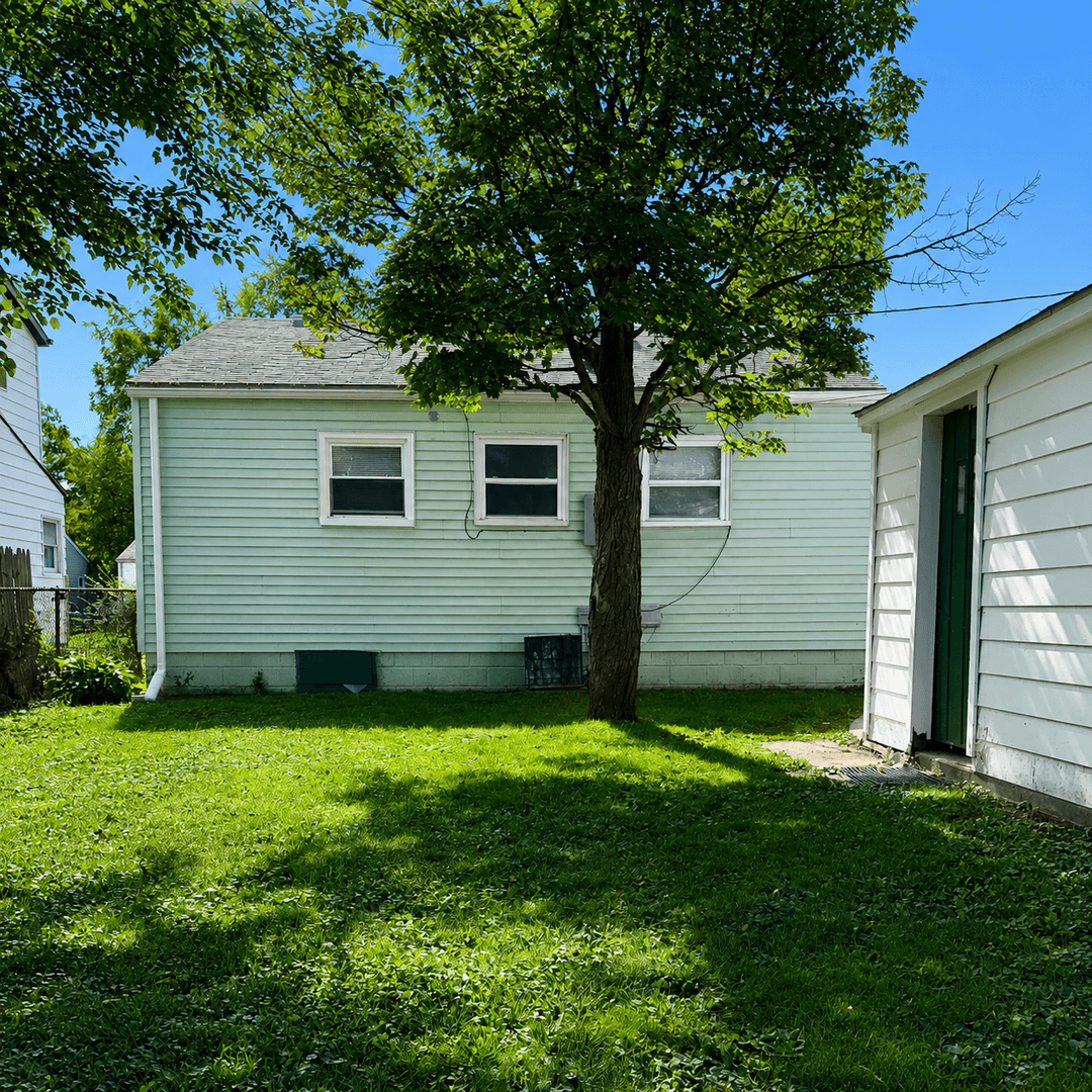 Warren House: 2111 Otis Ave