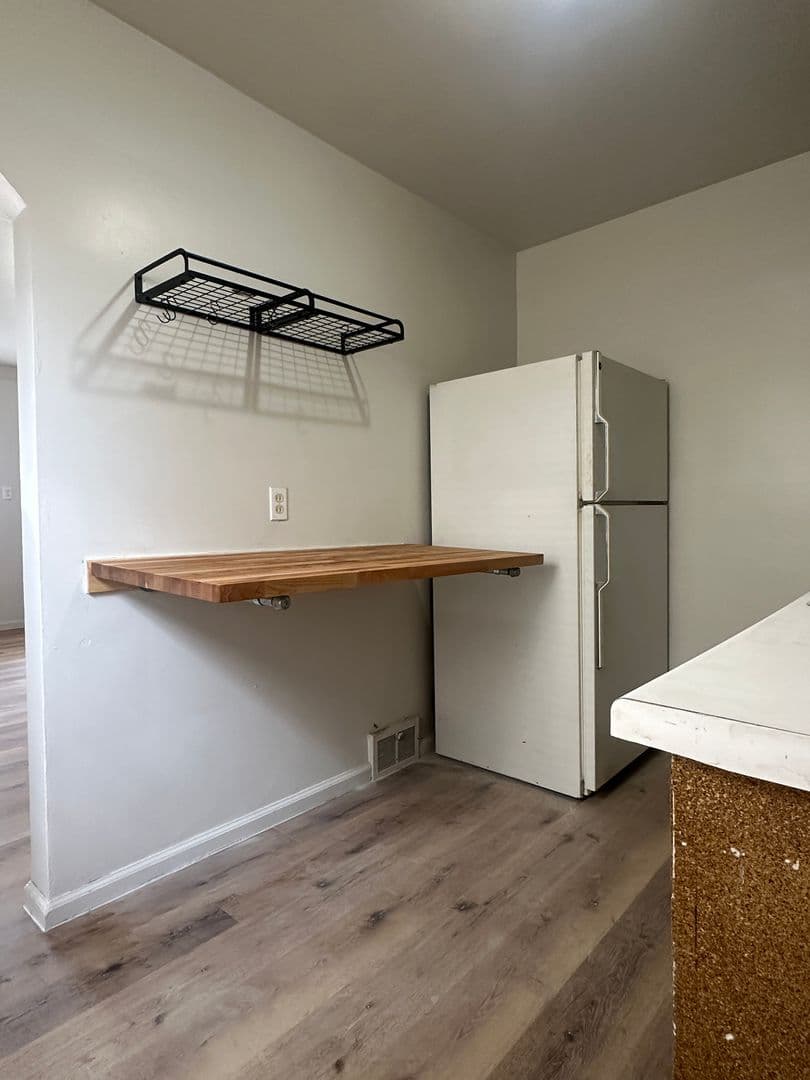 Warren Apartment: 11448 Jackson Ave