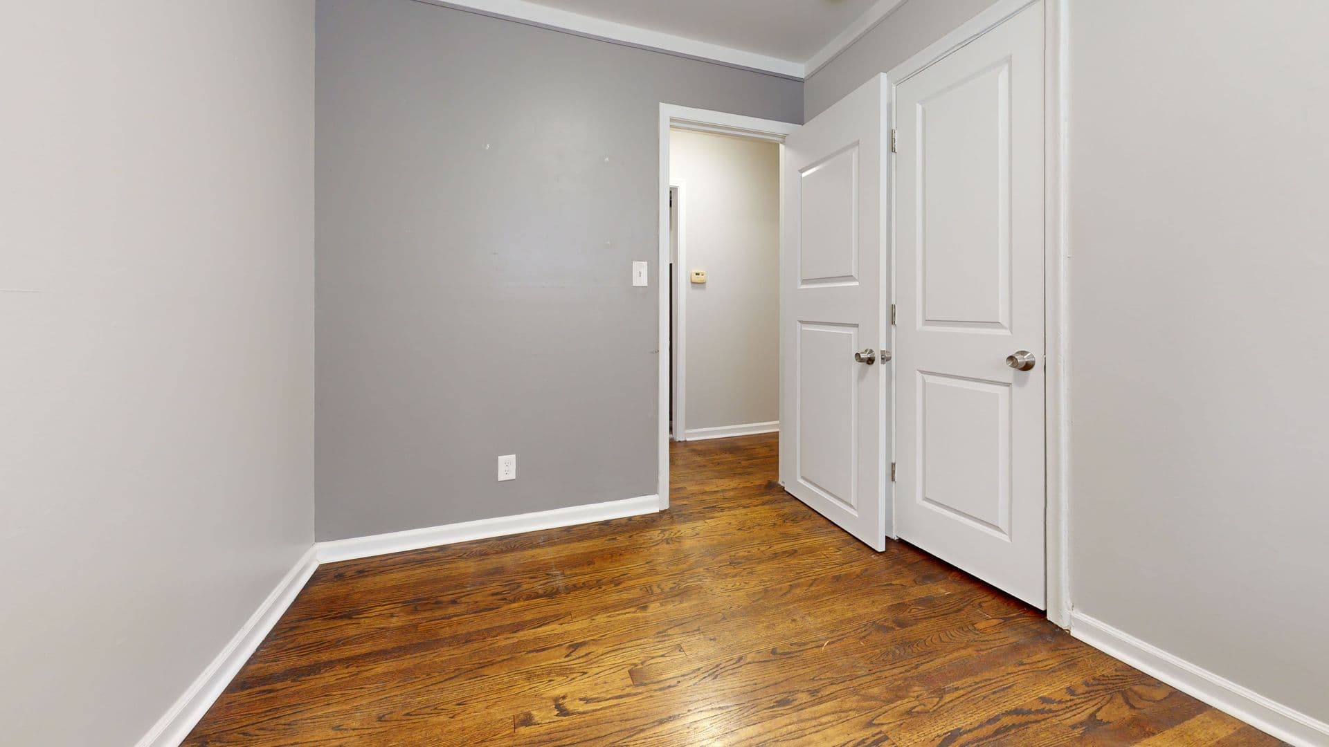 Warren House: 2111 Otis Ave
