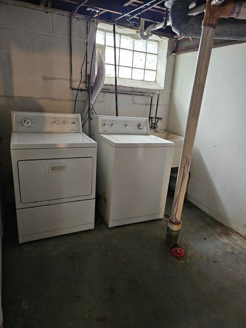 Pontiac Apartment: 43-43.5 N Sanford St