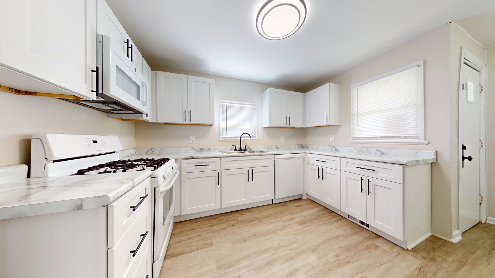 Pontiac House: 22 Ellwood St