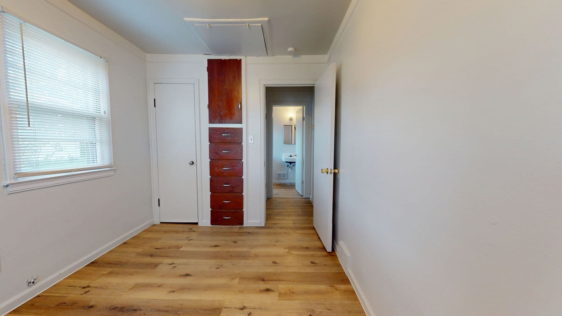 Warren Apartment: 11448 Jackson Ave