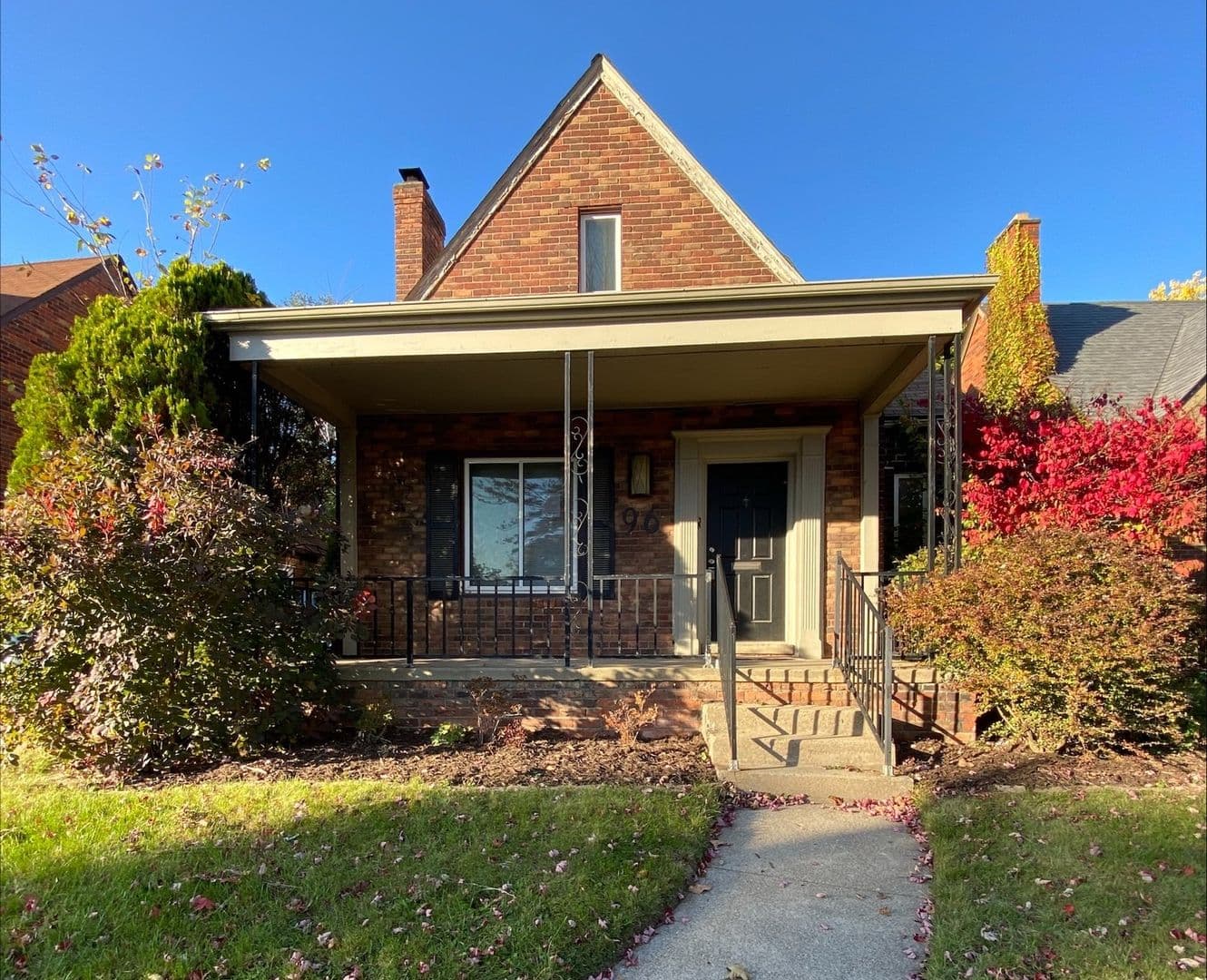 Pontiac House: 96 Spokane Dr