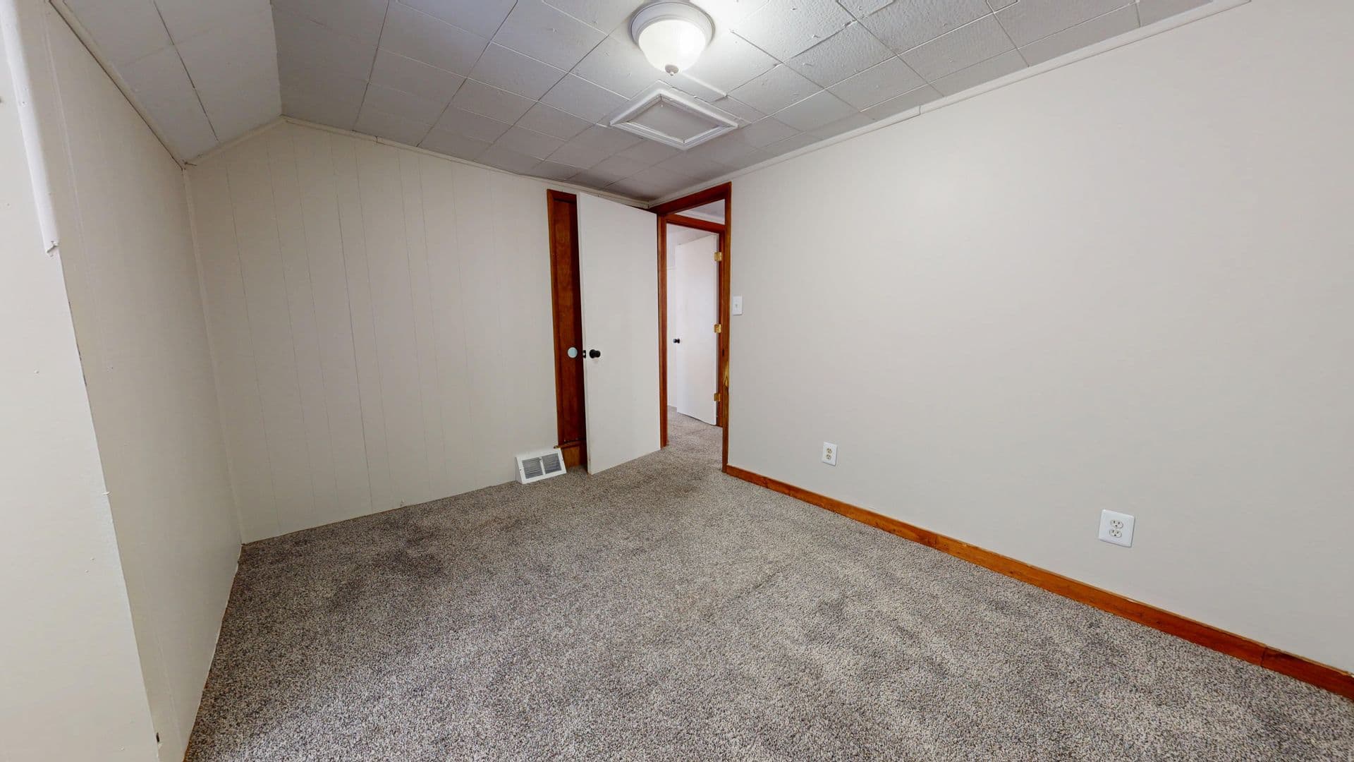 Pontiac House: 22 Ellwood St