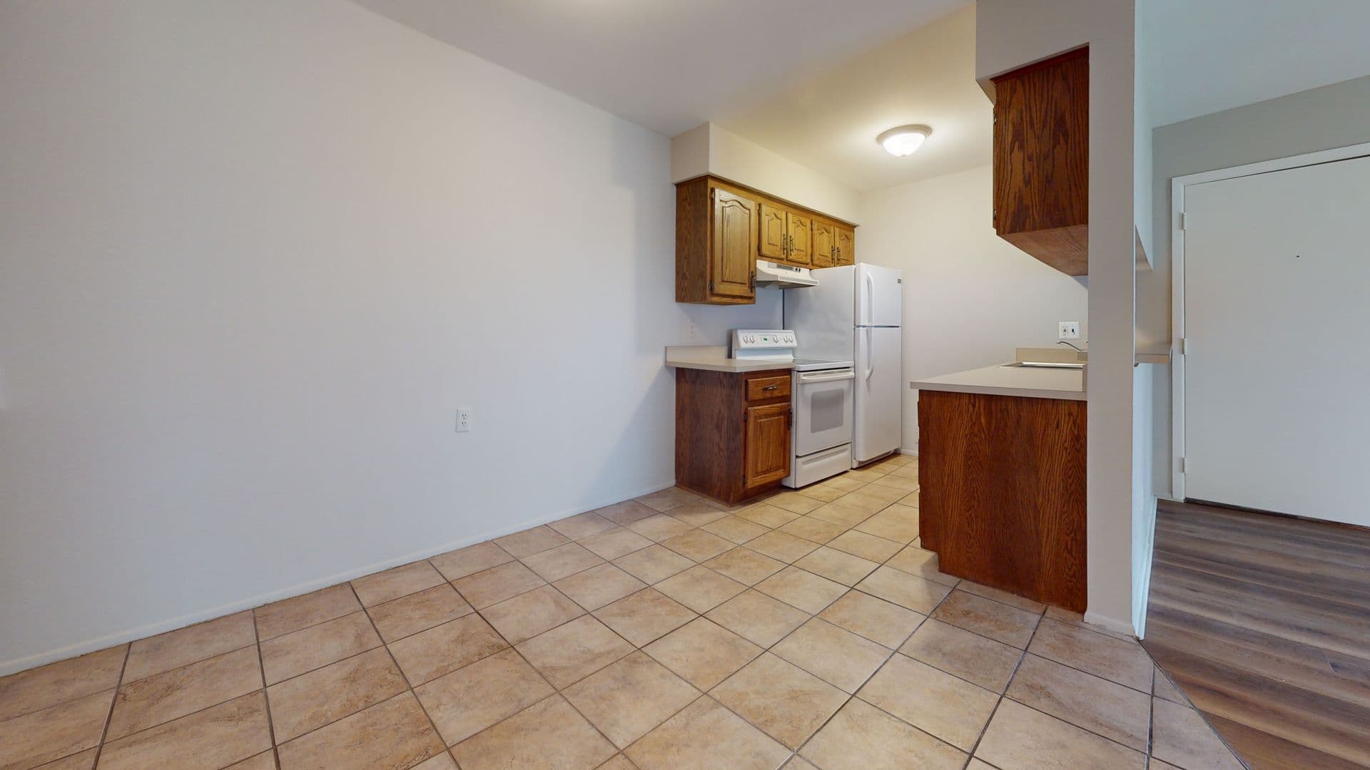 Warren House: 29125 Hayes Rd Apt 15