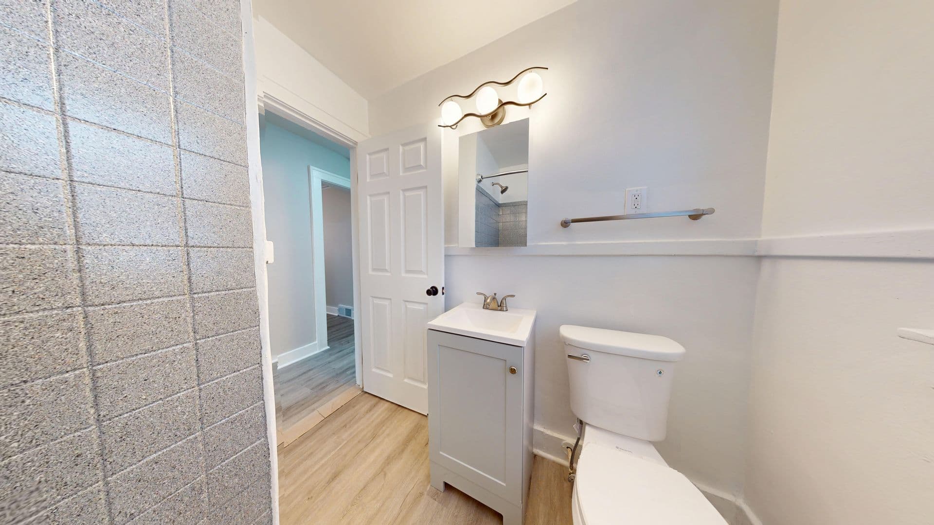 Pontiac Apartment: 43-43.5 N Sanford St
