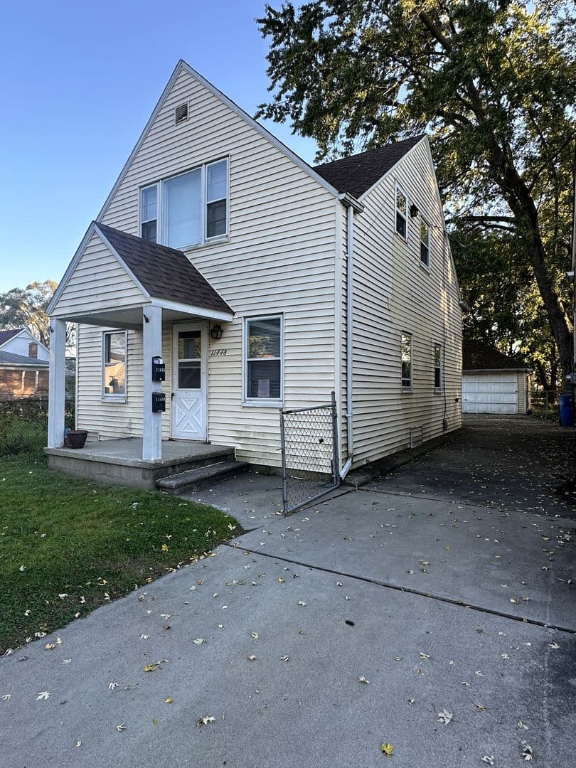 Warren Apartment: 11448 Jackson Ave