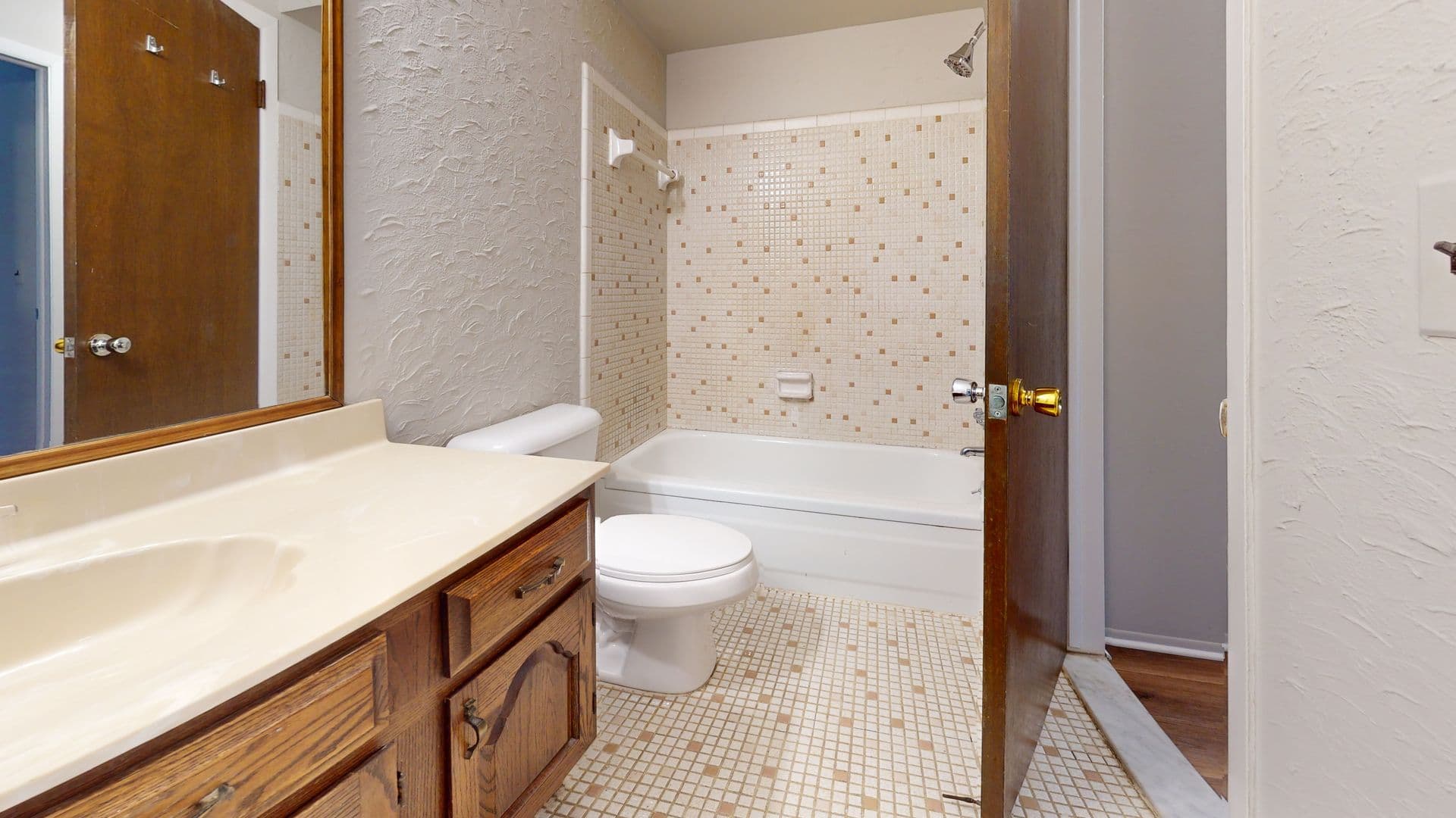 Warren House: 29125 Hayes Rd Apt 15