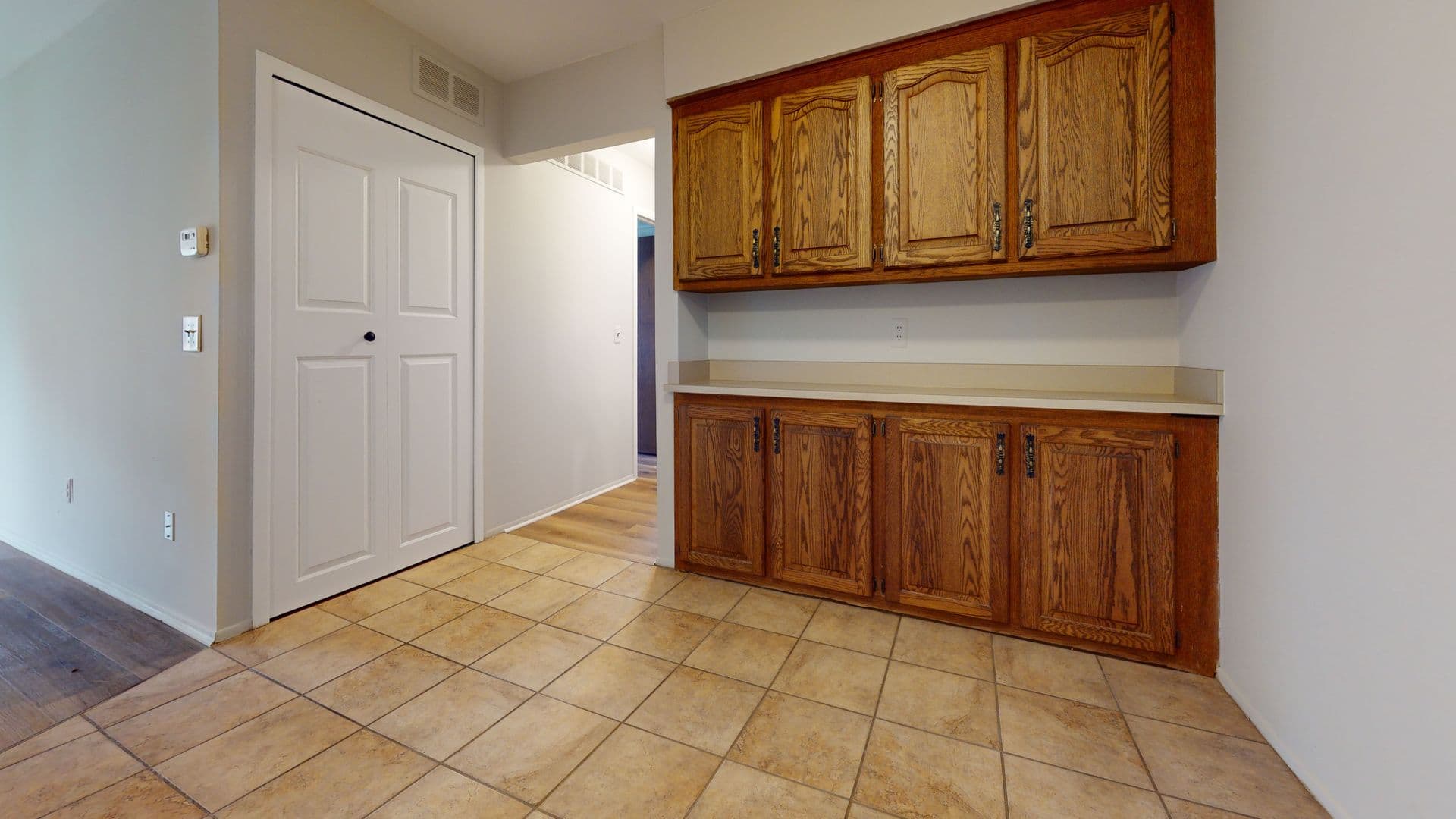 Warren House: 29125 Hayes Rd Apt 15