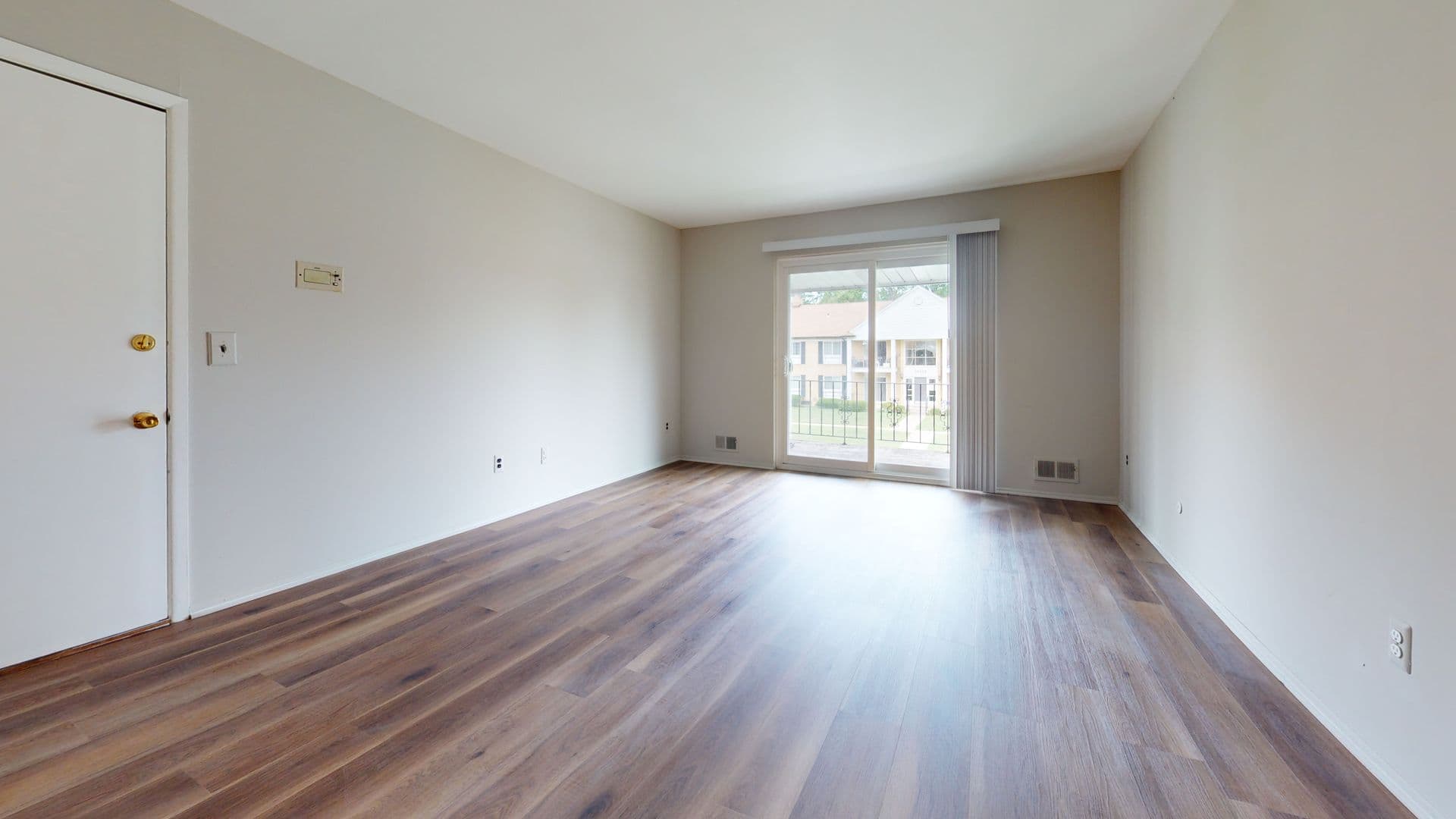 Warren House: 29125 Hayes Rd Apt 15