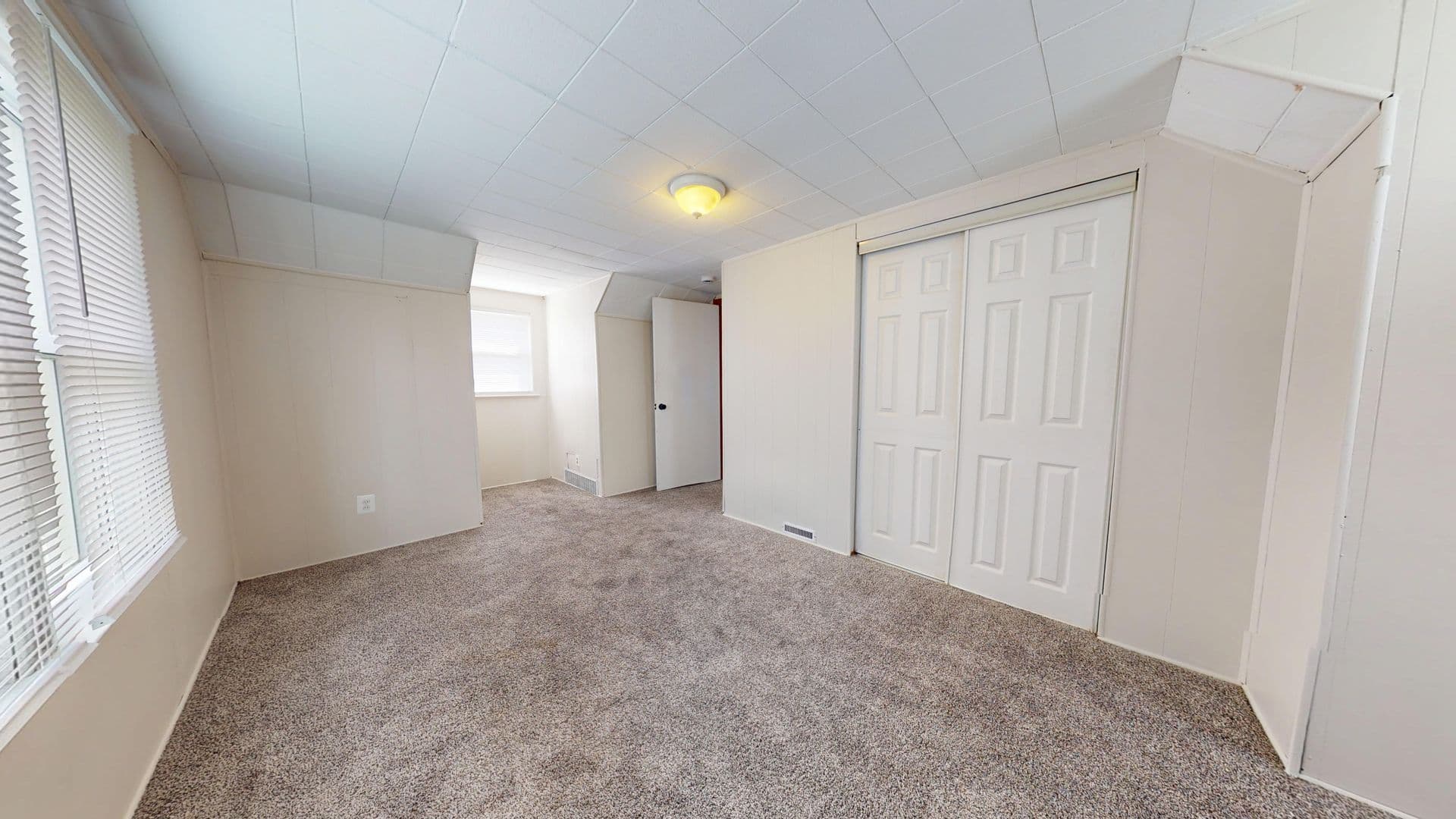 Pontiac House: 22 Ellwood St