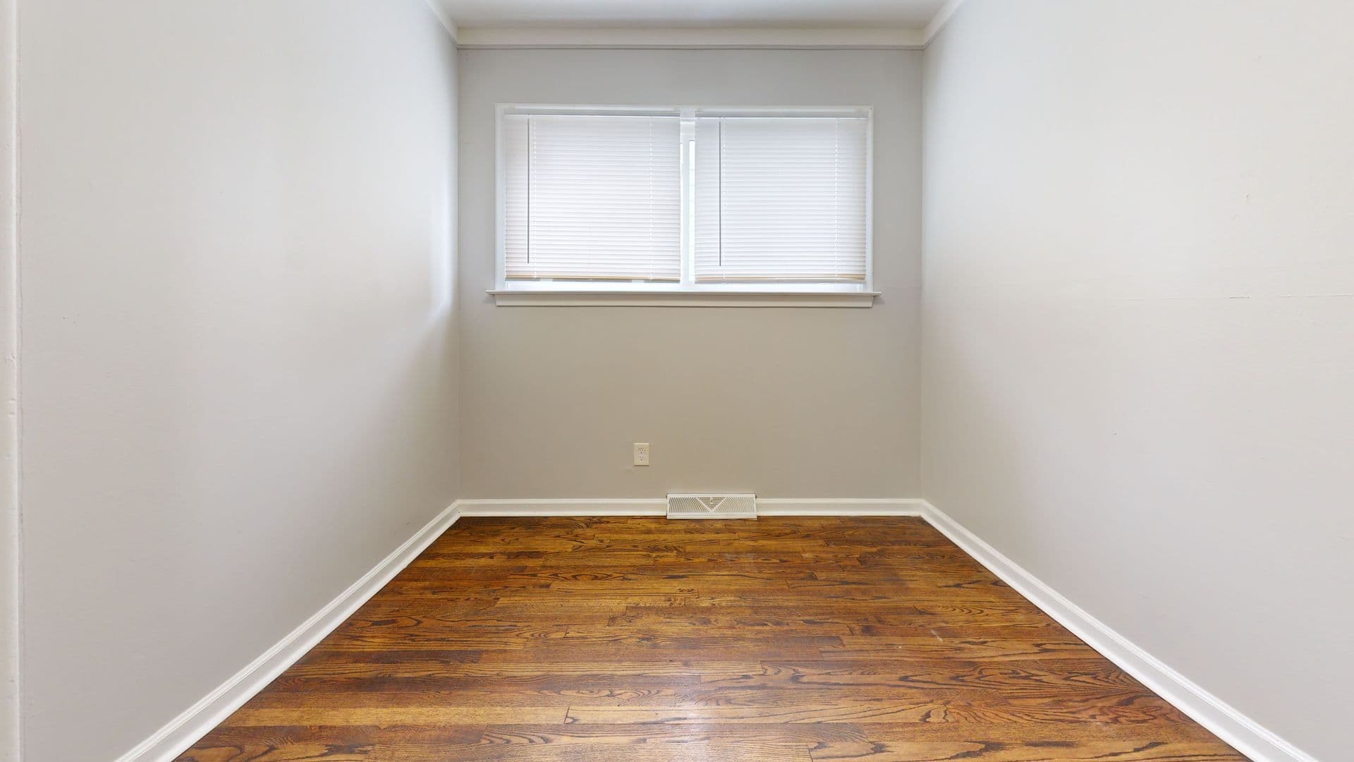 Warren House: 2111 Otis Ave