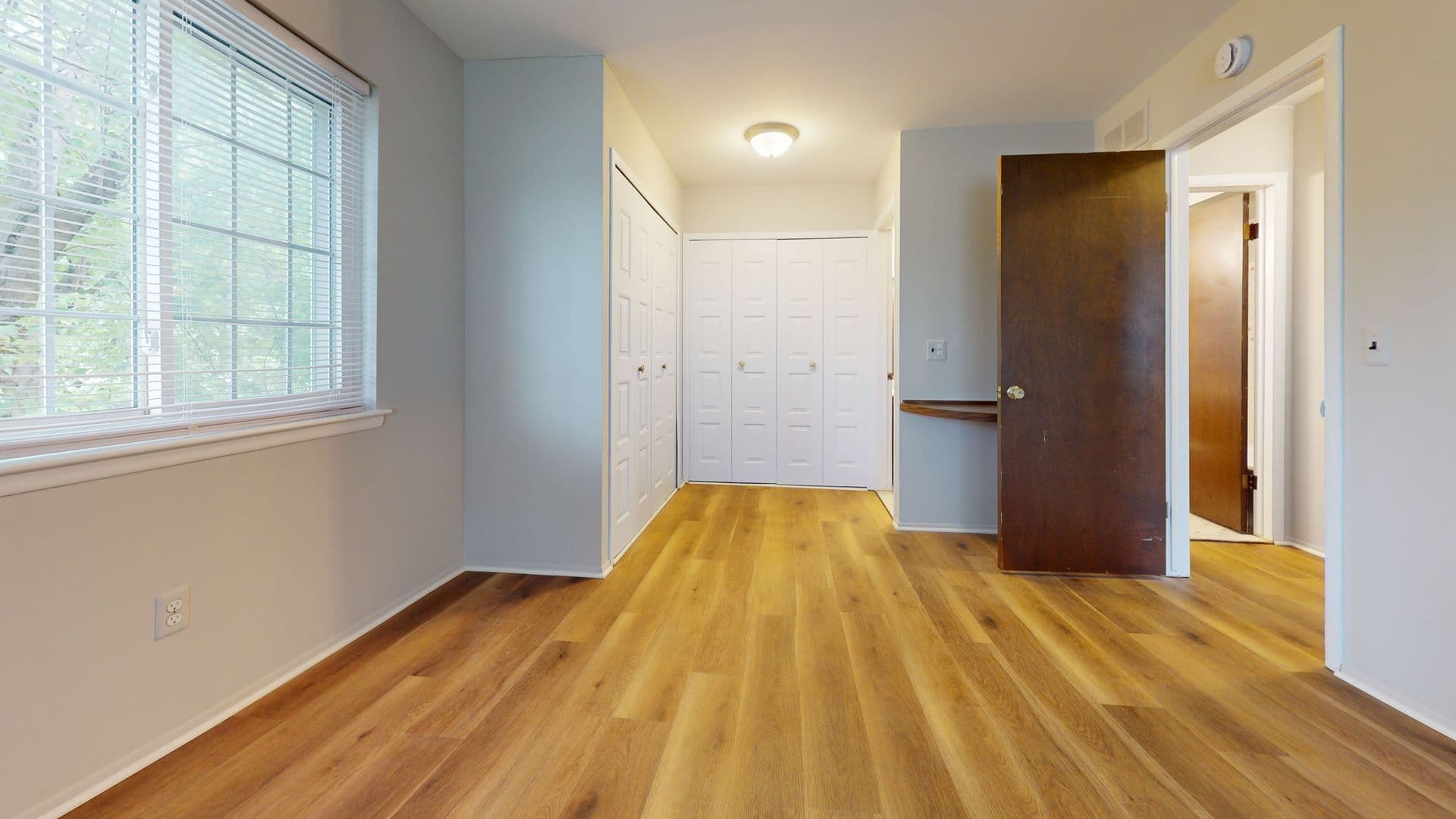 Warren House: 29125 Hayes Rd Apt 15
