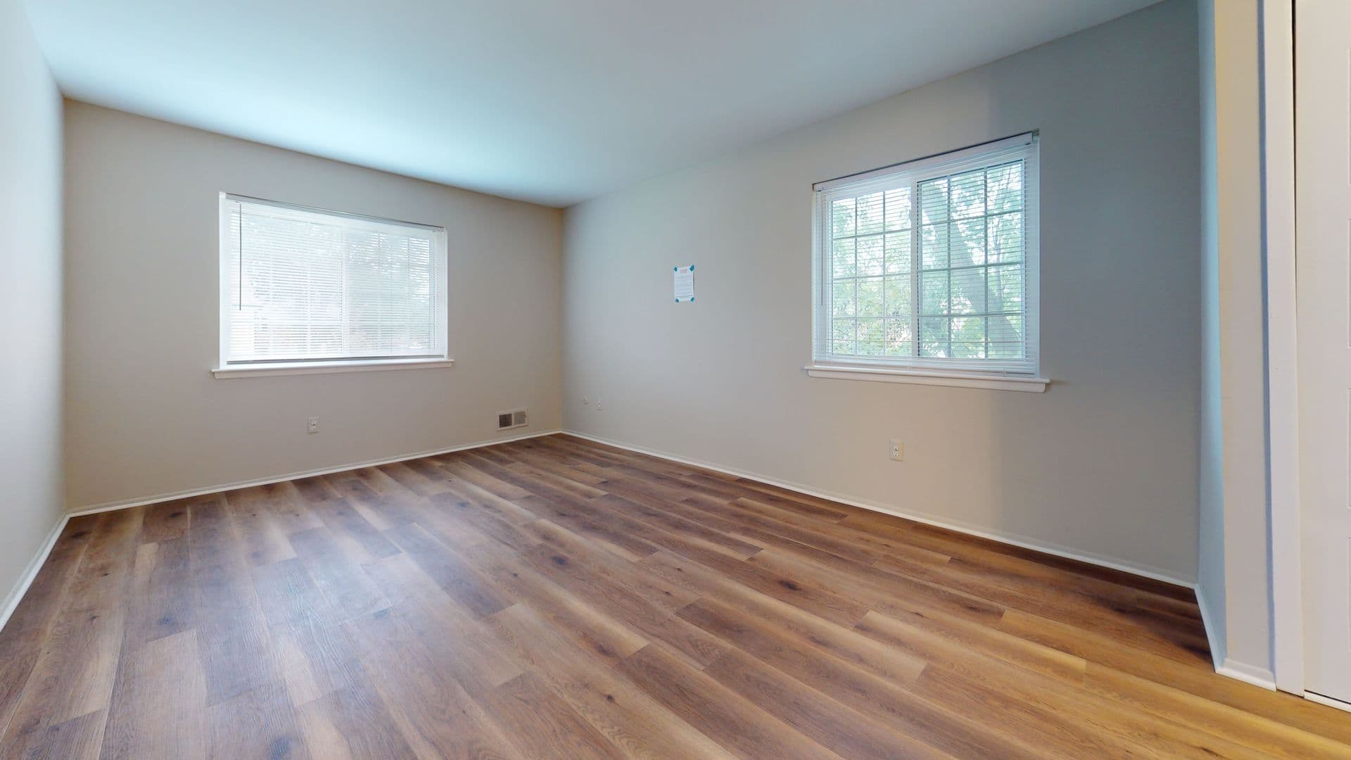Warren House: 29125 Hayes Rd Apt 15