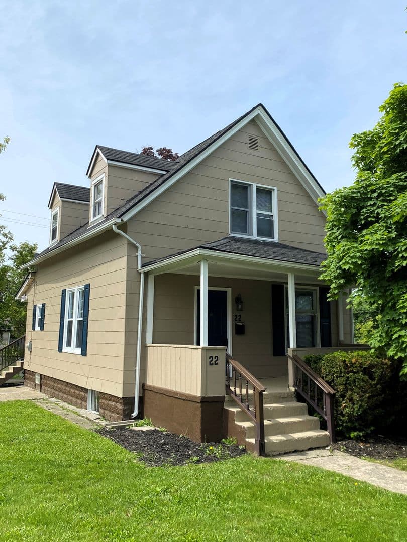 Pontiac House: 22 Ellwood St