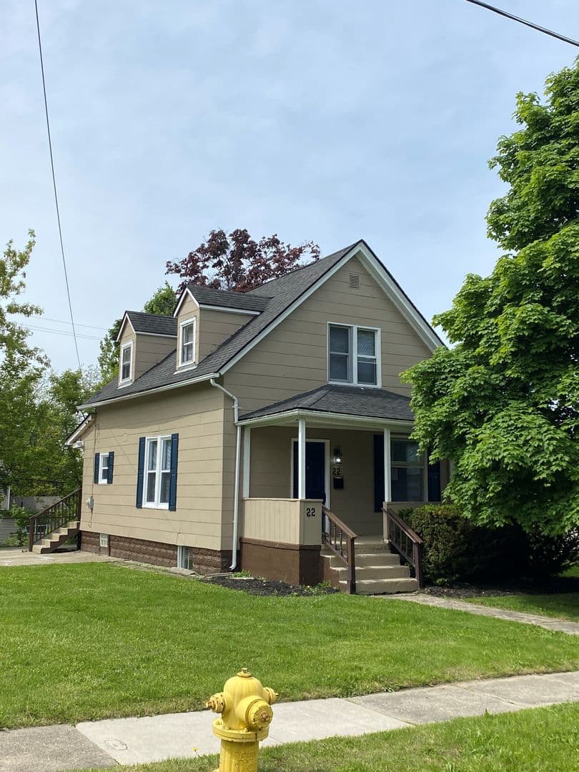 Pontiac House: 22 Ellwood St