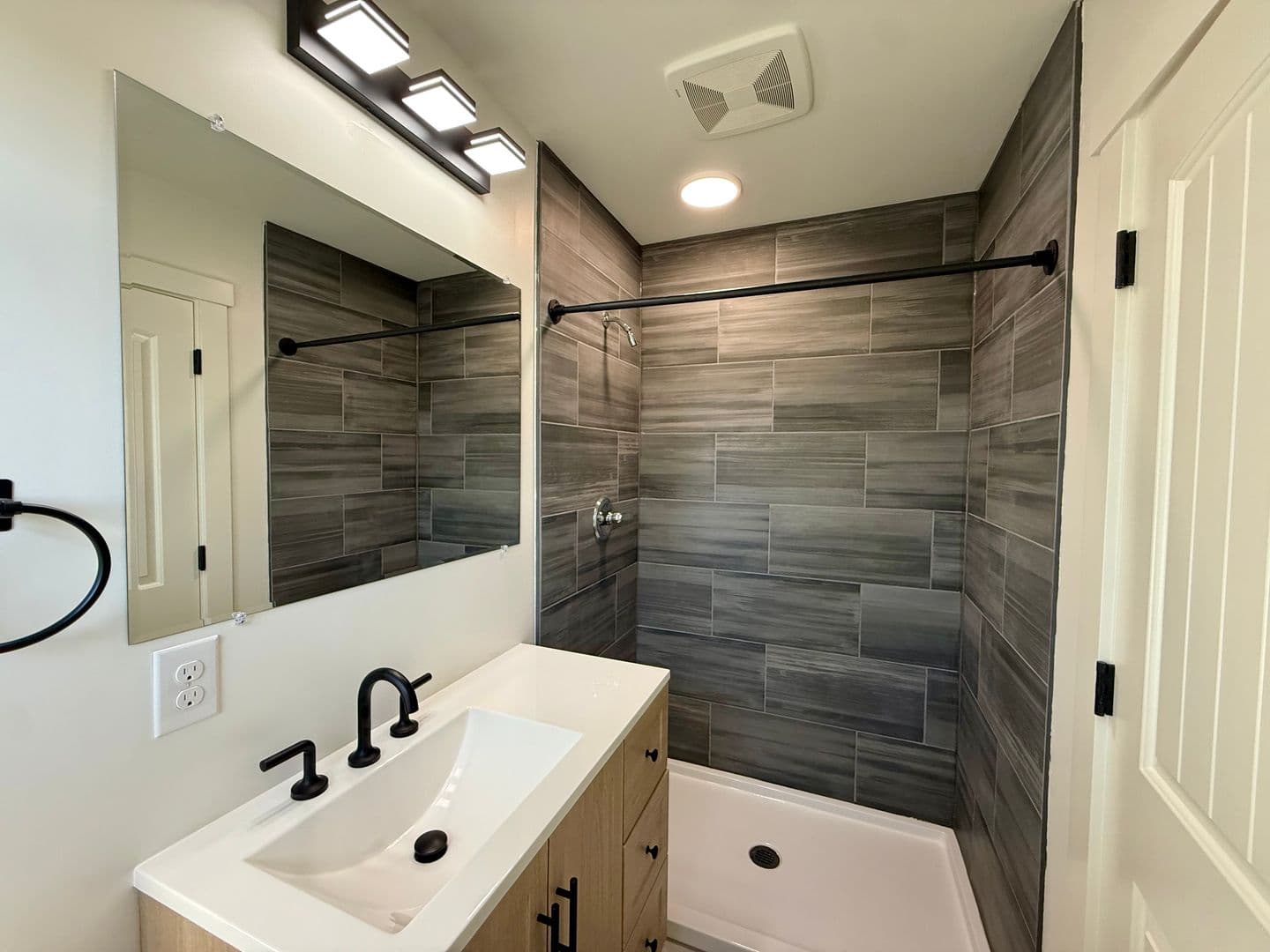 Seattle Apartment: 1714 E Columbia St